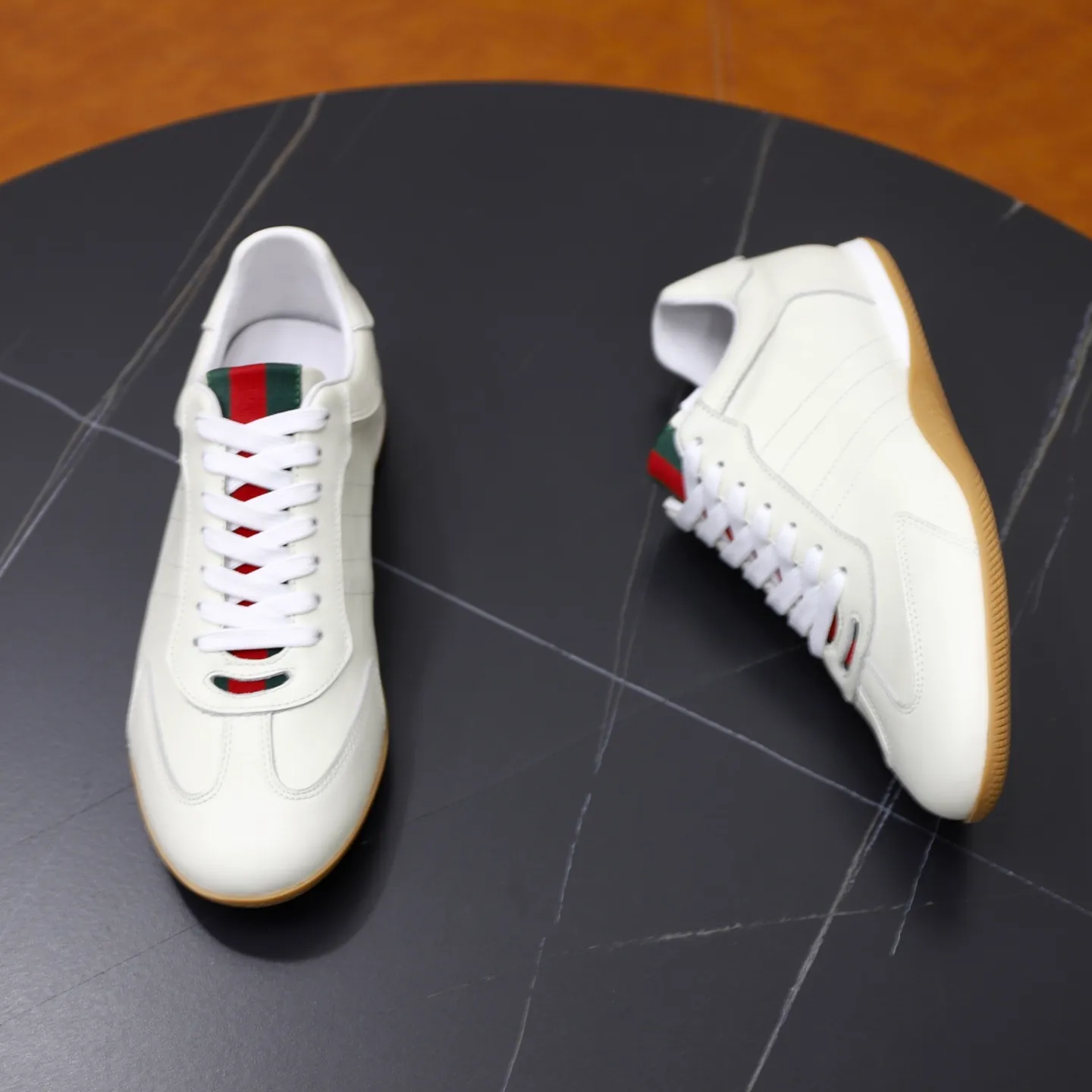 Ex-factory price: 462💰🙅‍♂️🙅‍♂️🙅‍♂️ Brand: Gucci GUCCi Standard code: 38-44 (45 customized) Grade: Same as the official website Material: Original cowhide surface Comfortable and breathable pigskin lining Lightweight and wear-resistant sports outsole Style category: Men's fashionable casual shoes Running sneakers Distinguished luxury brand elements Top luxury Color: actual picture color